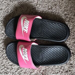 Nike women's slides size 7 pink